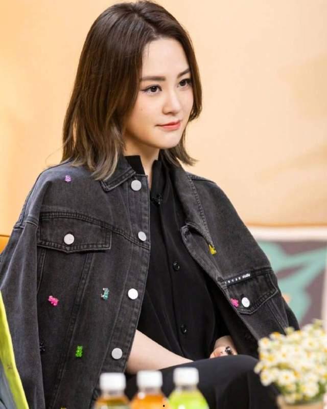 娱乐吃瓜女艺人死亡,吃瓜女艺人离世,真相扑朔迷离